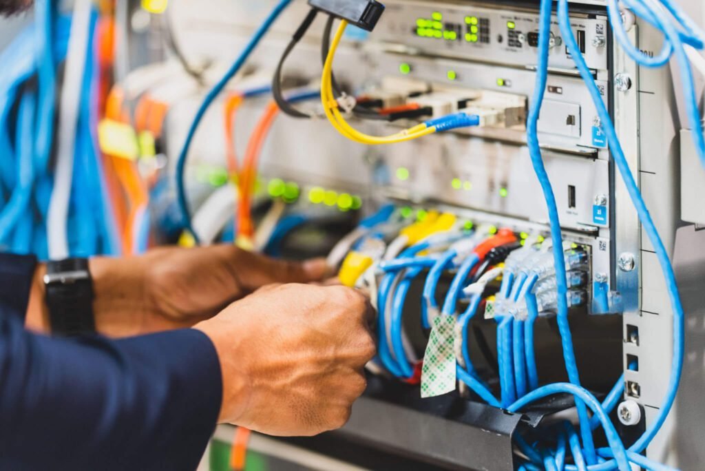 Fiber optic cable connections in network