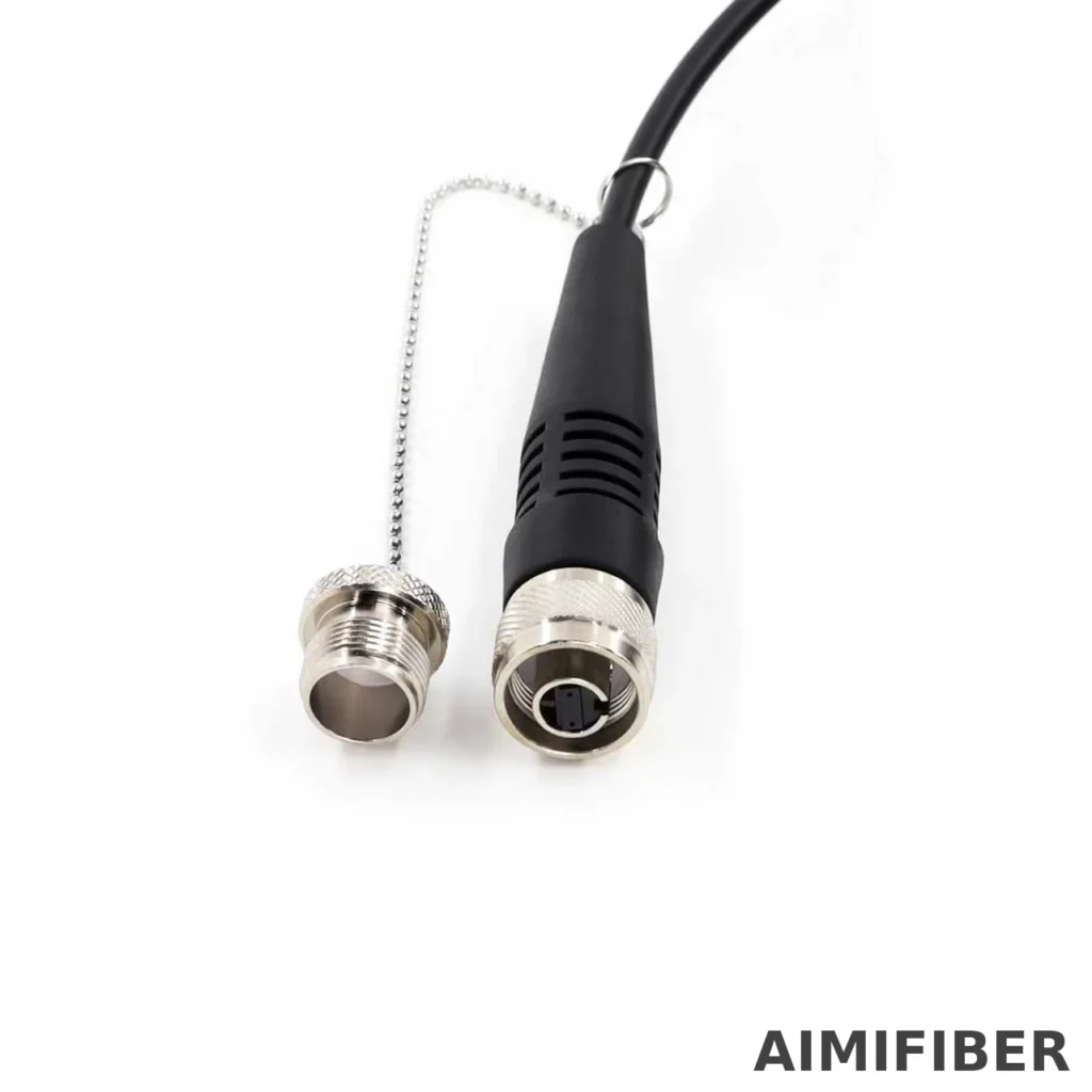 AIMIFIBER ODC–MPO outdoor FTTA fiber connector – ODC–MPO inline plug close-up with dust cap, outdoor FTTA connector